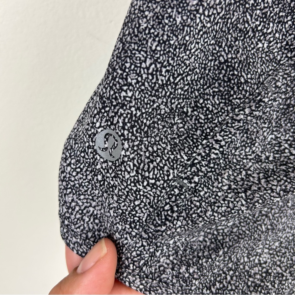 Lululemon Run Times Shorts 4-way stretch 4" size: 6 - Picture 9 of 13